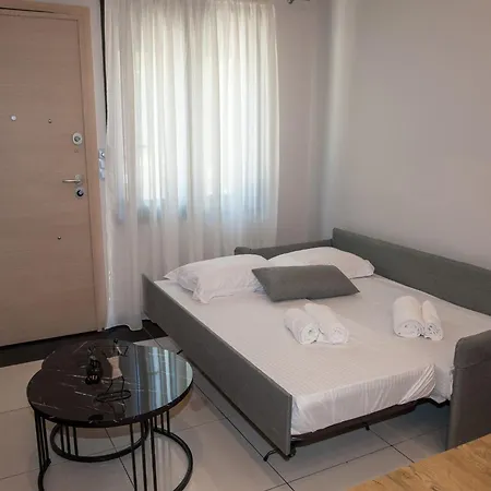 Sia'S Retreat 1 Modern Apt Athens Riviera-3
